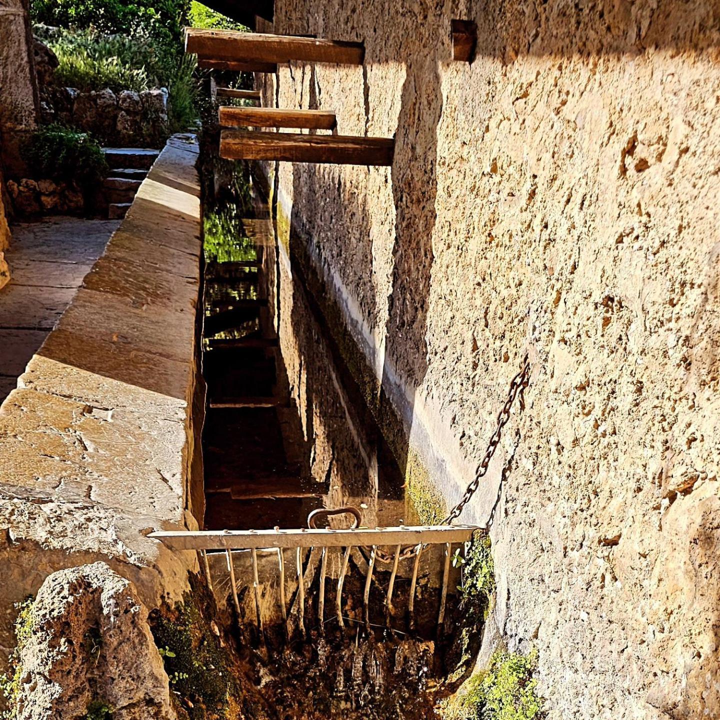 Au Coeur Du Village Provencal Туртур Экстерьер фото