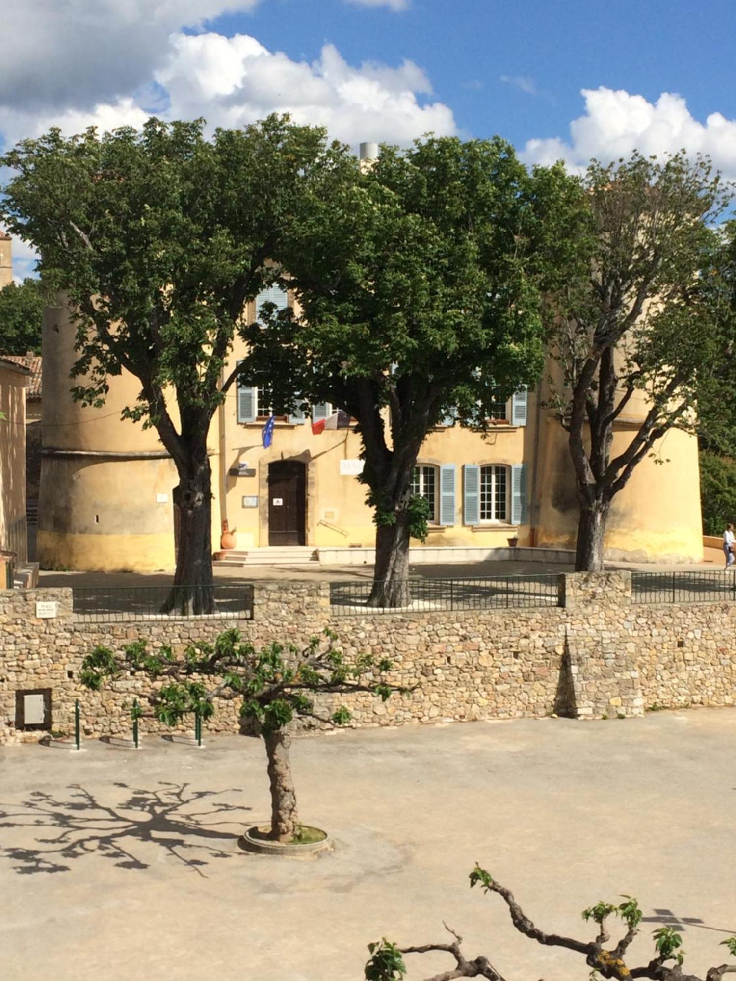 Au Coeur Du Village Provencal Туртур Экстерьер фото
