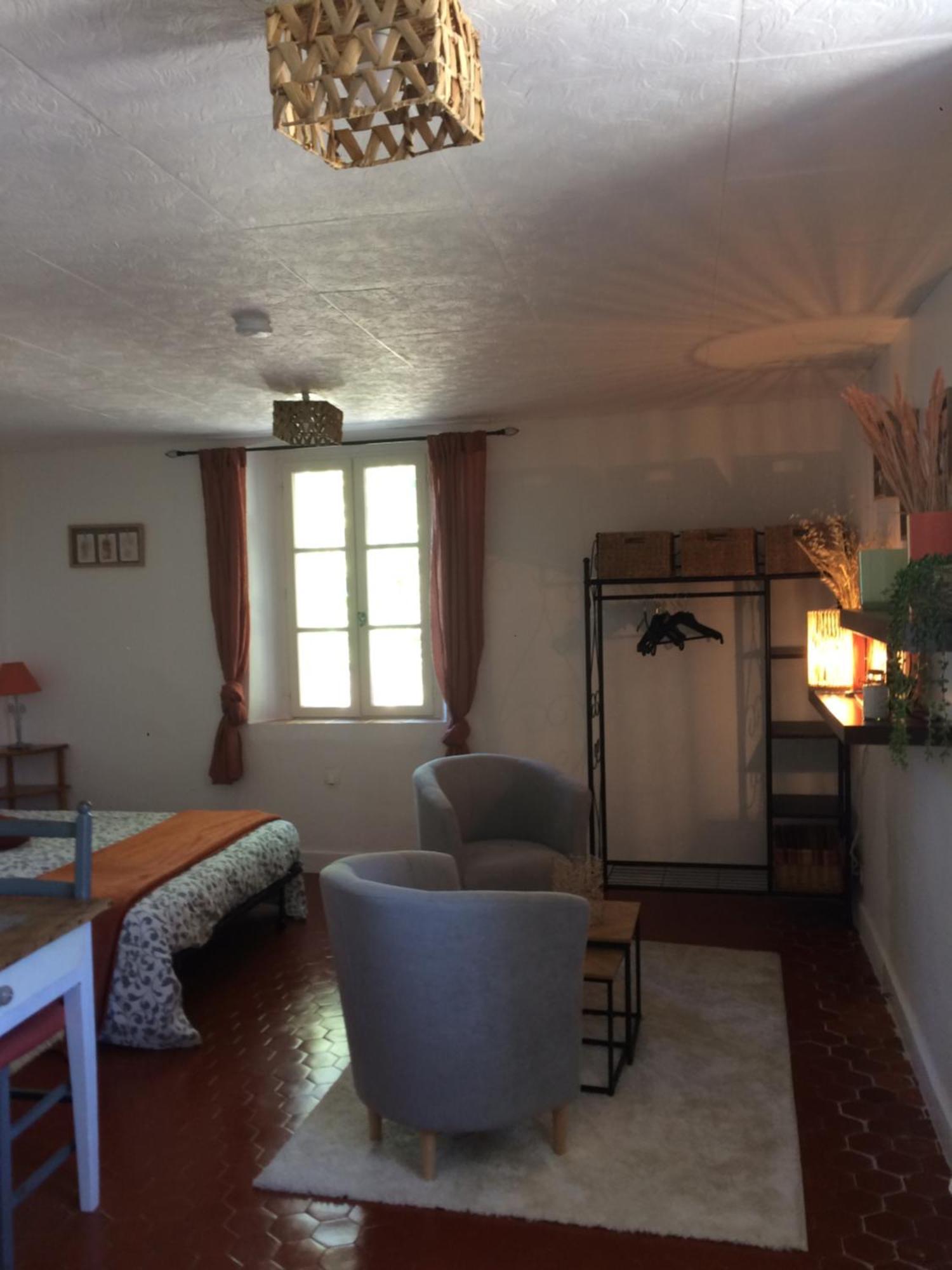 Au Coeur Du Village Provencal Туртур Экстерьер фото
