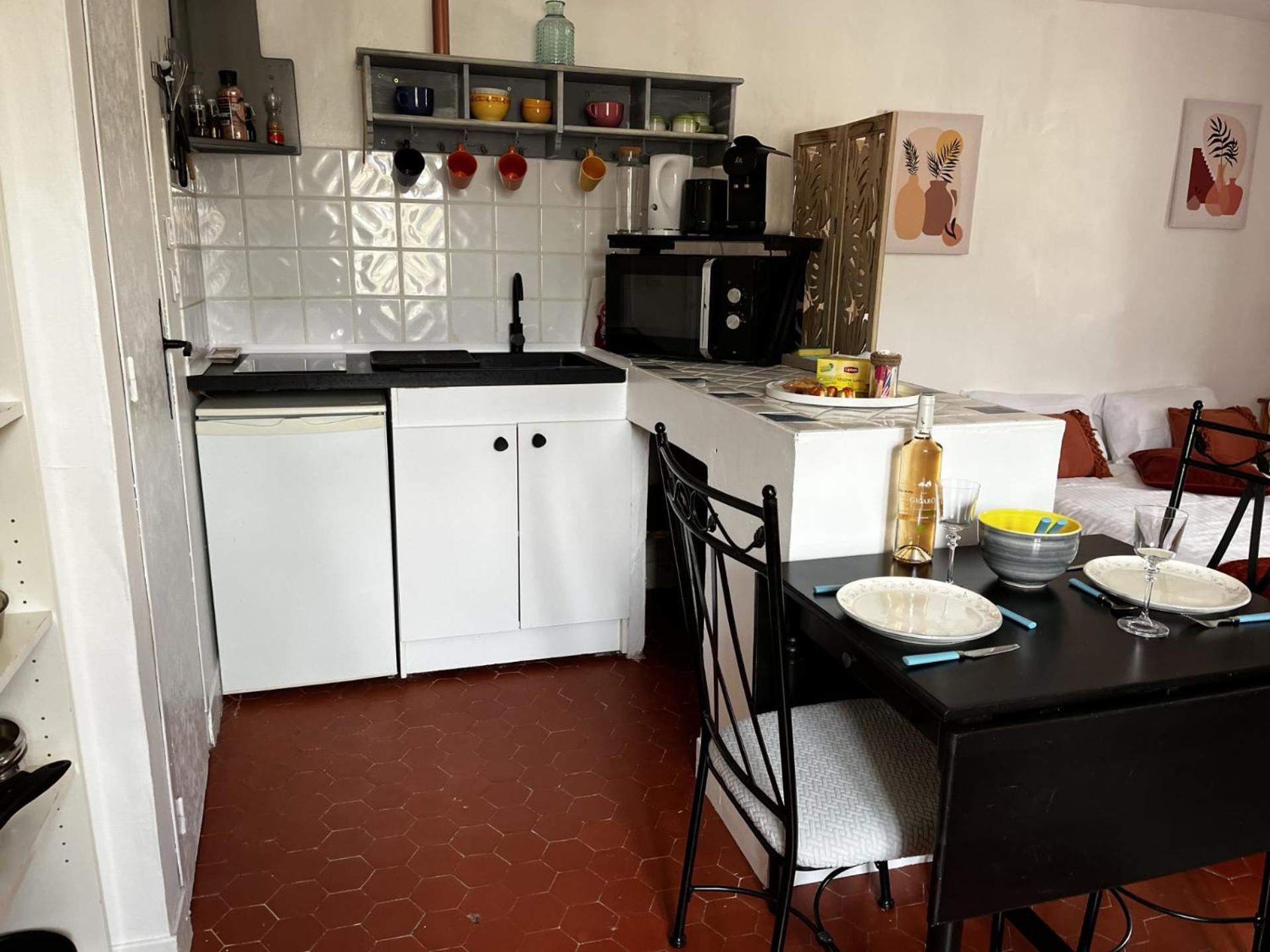 Au Coeur Du Village Provencal Туртур Экстерьер фото